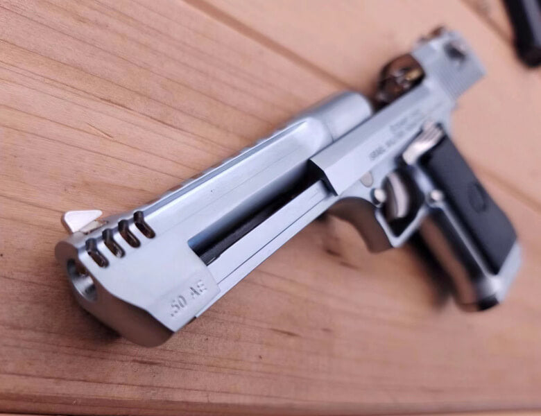 Ematok™ 1:2 Desert Deagle Gun Model